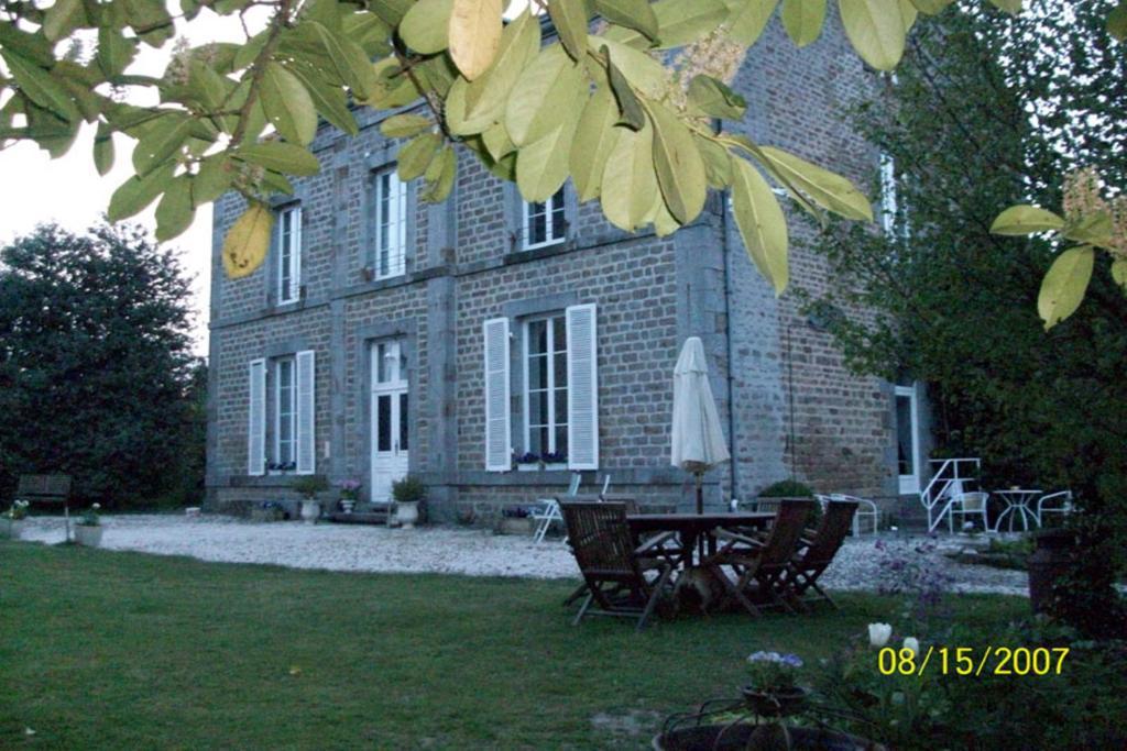 مبيت وإفطار Saint-Bomer-les-Forges Le Presbytere المظهر الخارجي الصورة
